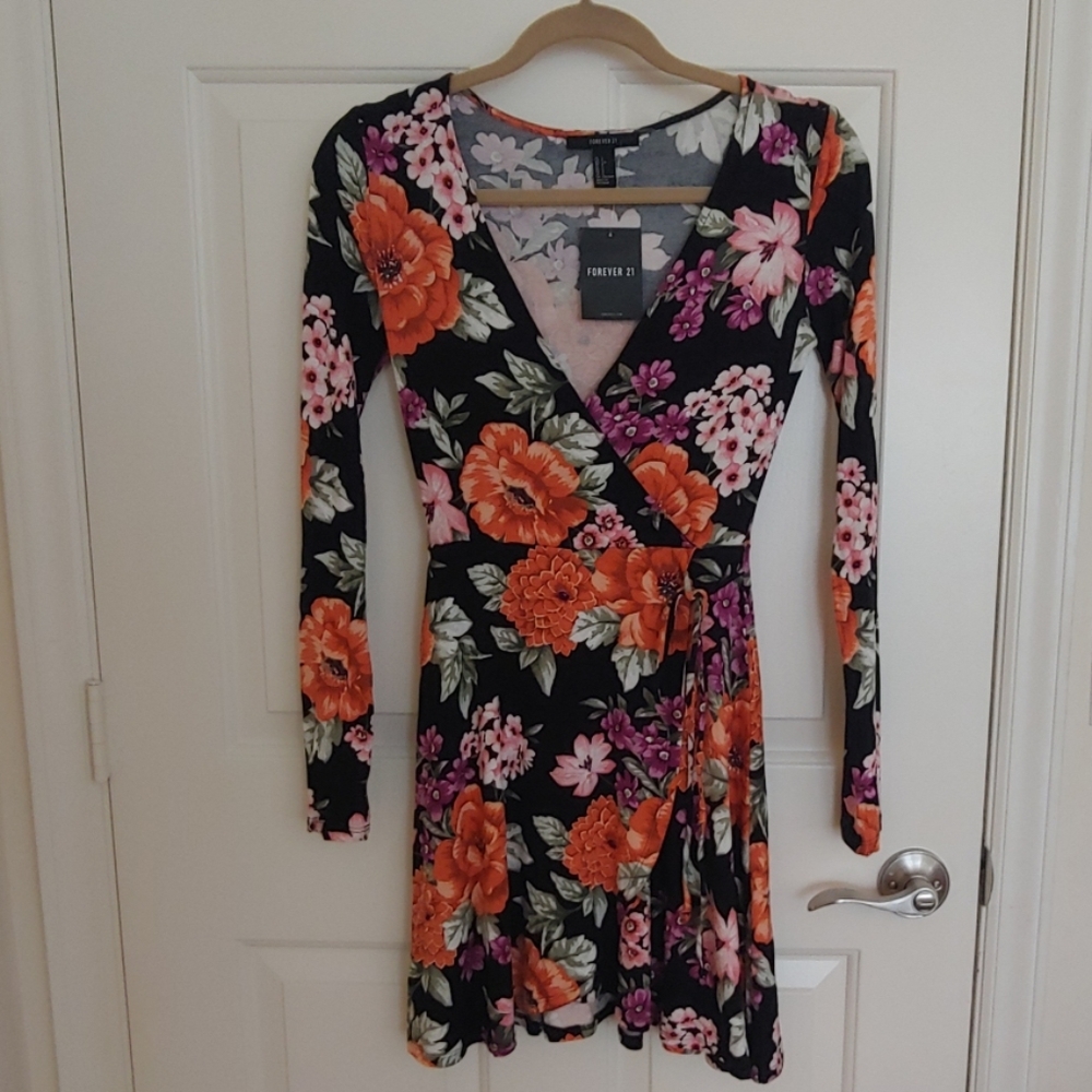 NWT Forever 21 wrap dress small